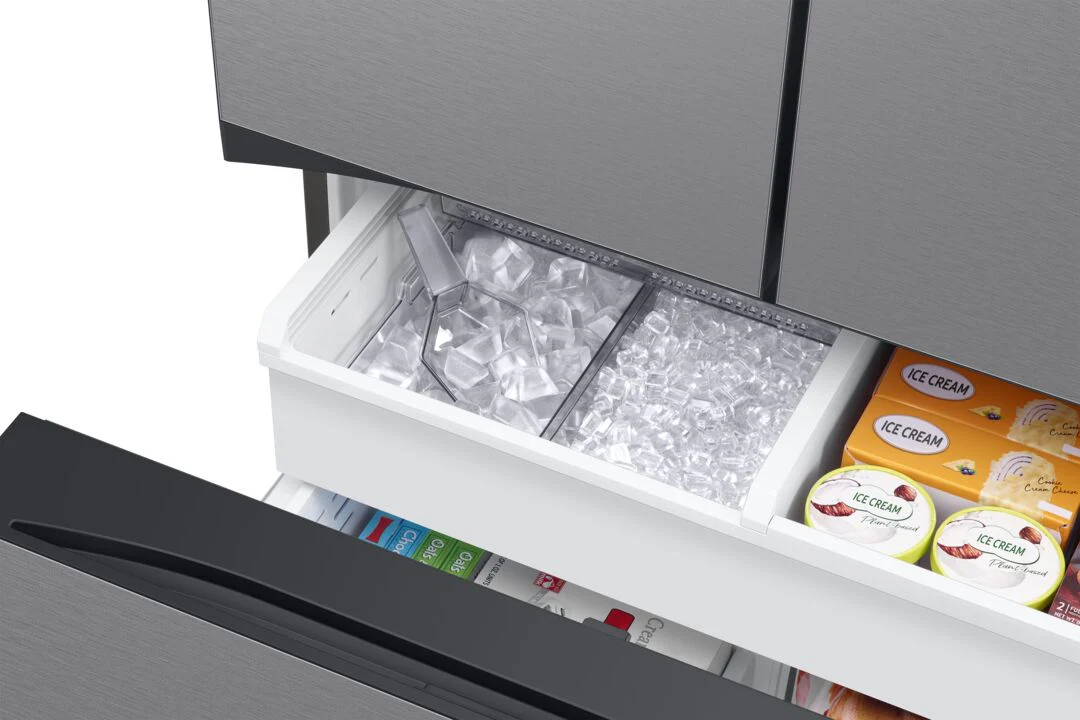 Samsung BESPOKE 36" 23.9 Cu. Ft. Stainless Steel Counter-Depth French Door Refrigerator - RF24BB6200QLAA - Image 9