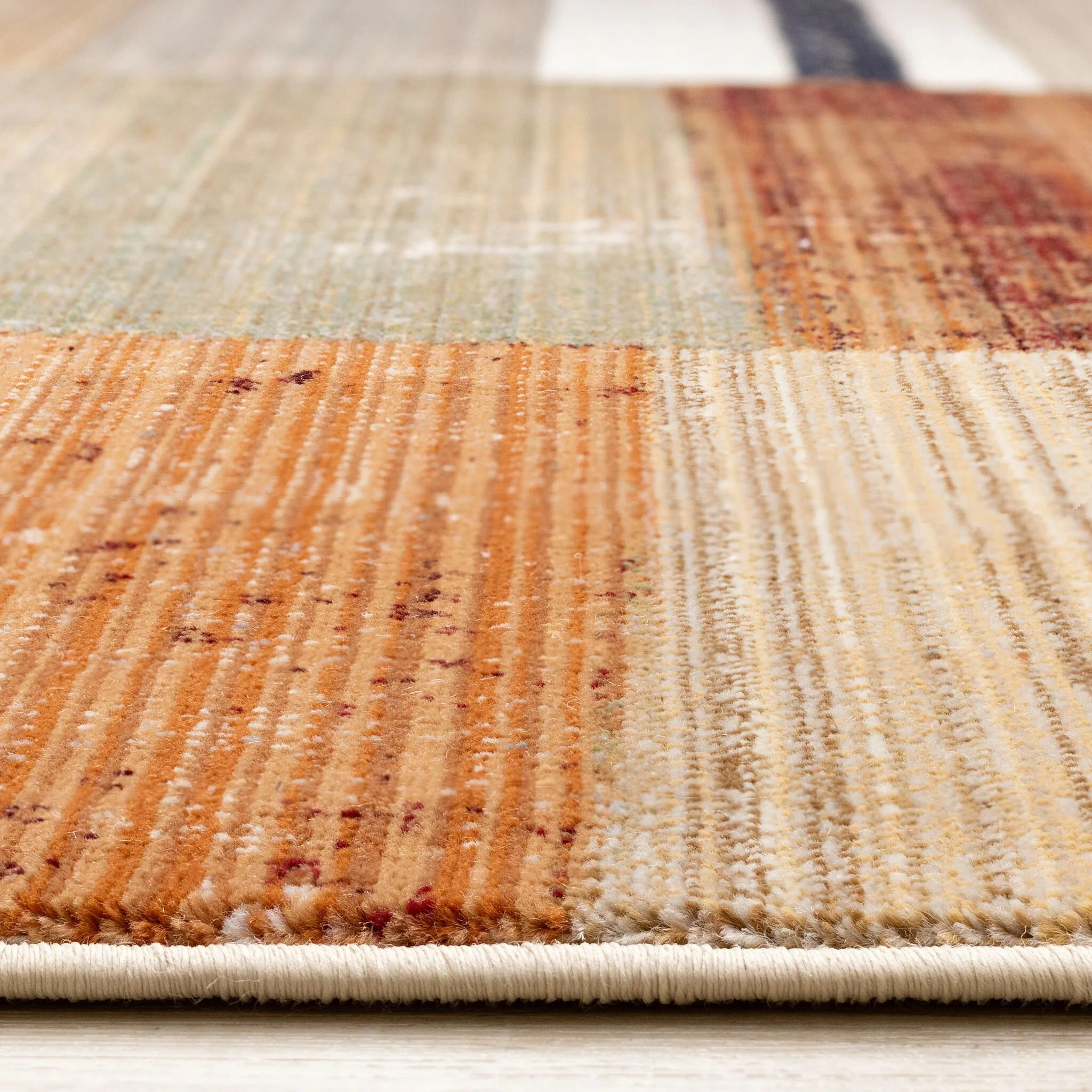 Serene 5'3" x 7'10" Patchwork Quilt Design Area Rug - Image 5