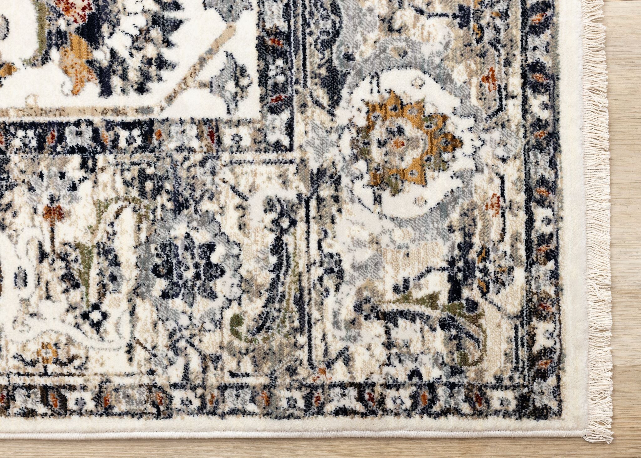 Serene 5'3" x 7'7" Intricate Border Area Rug - Image 4