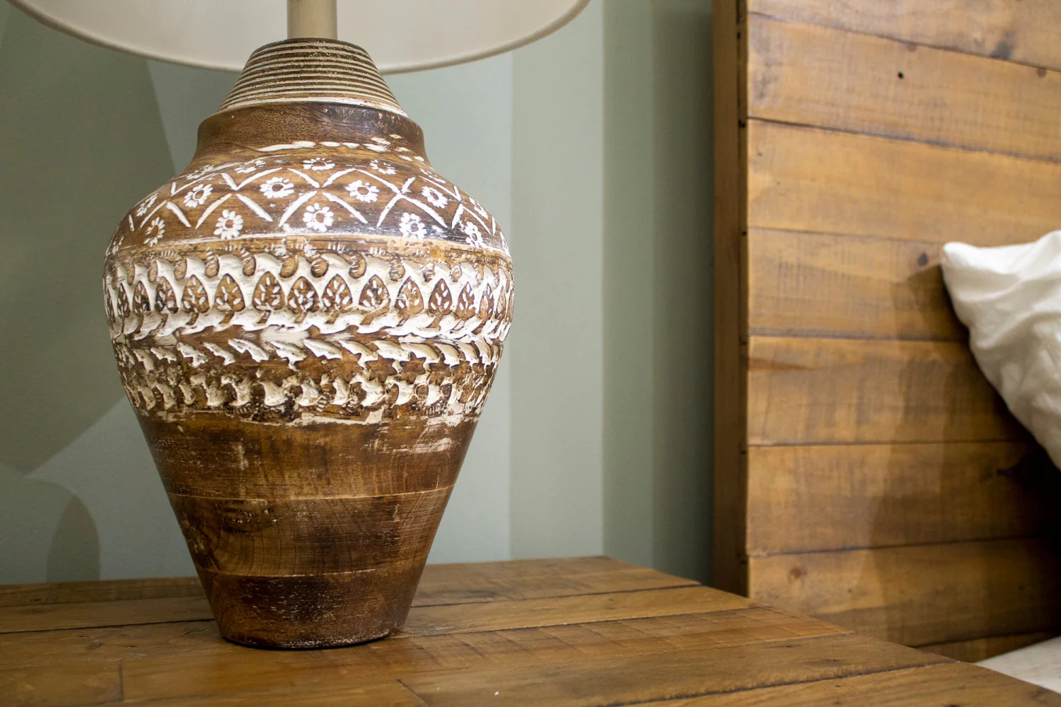 Silvane Antique Lamp - White/Dark Brown - Image 3