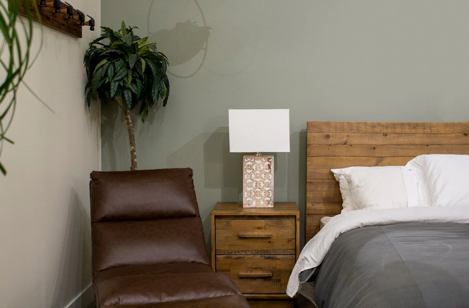 Silvane Blossom Lamp - Neutral - Image 2