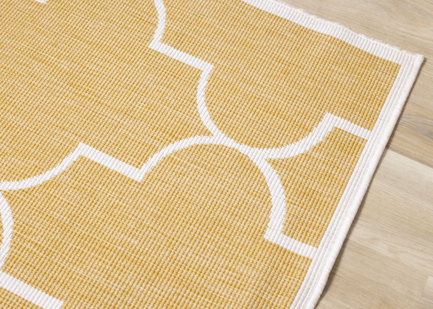 Summer Breeze 5'3" x 7'7" Outdoor Reversible Geometric Rug - Yellow, White - Image 3