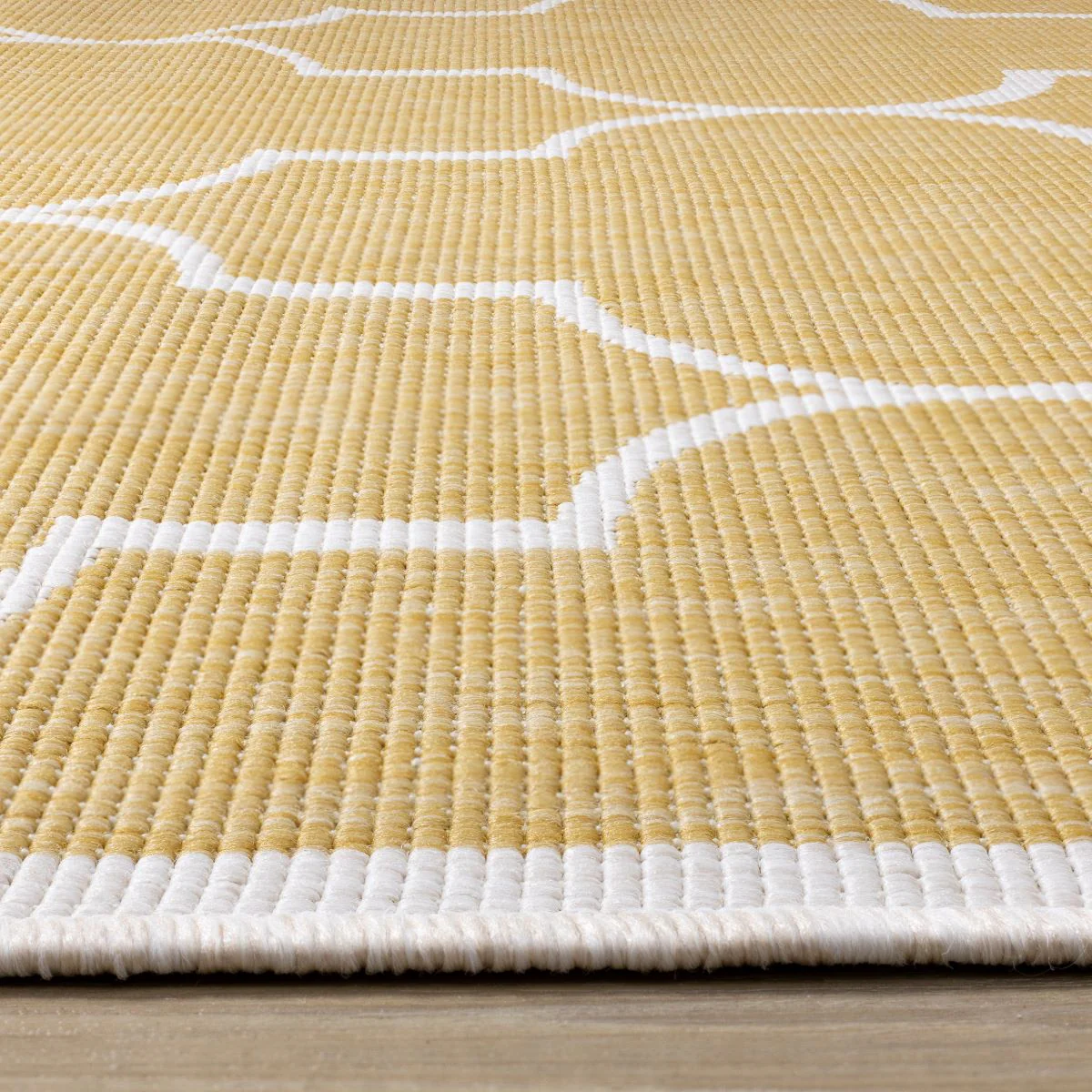 Summer Breeze 5'3" x 7'7" Outdoor Reversible Geometric Rug - Yellow, White - Image 8