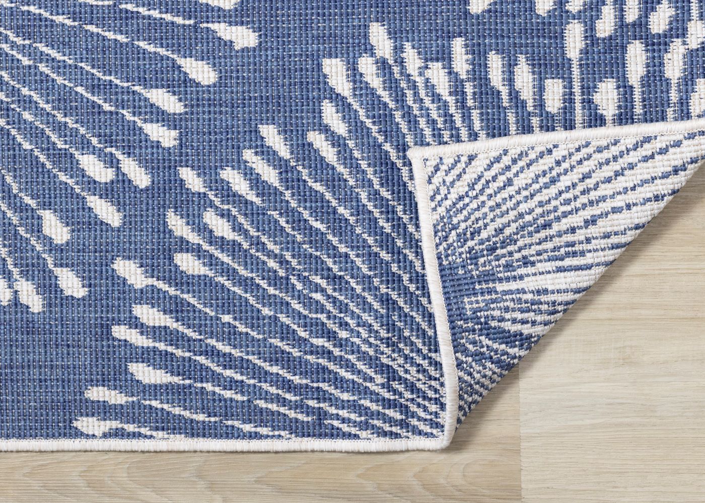 Summer Breeze 6'7" x 9'6" Outdoor Reversible Dandelion Wish Rug - Blue, White - Image 4