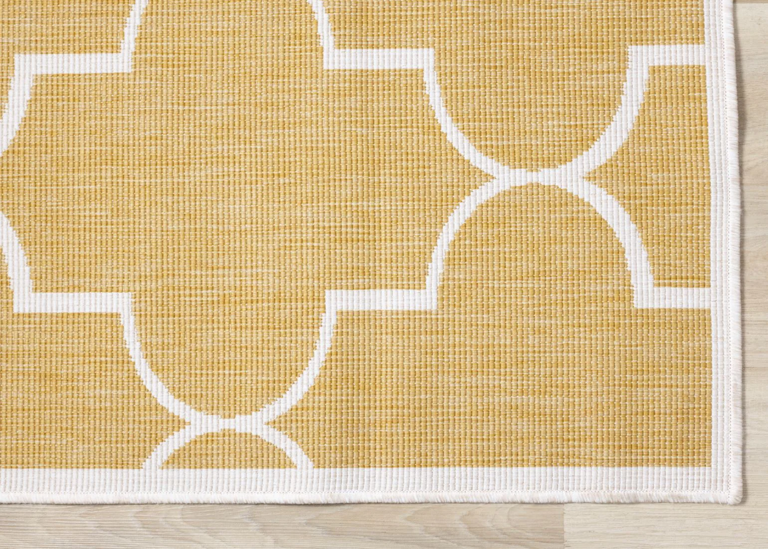 Summer Breeze 6'7" x 9'6" Outdoor Reversible Geometric Rug - Yellow, White - Image 4