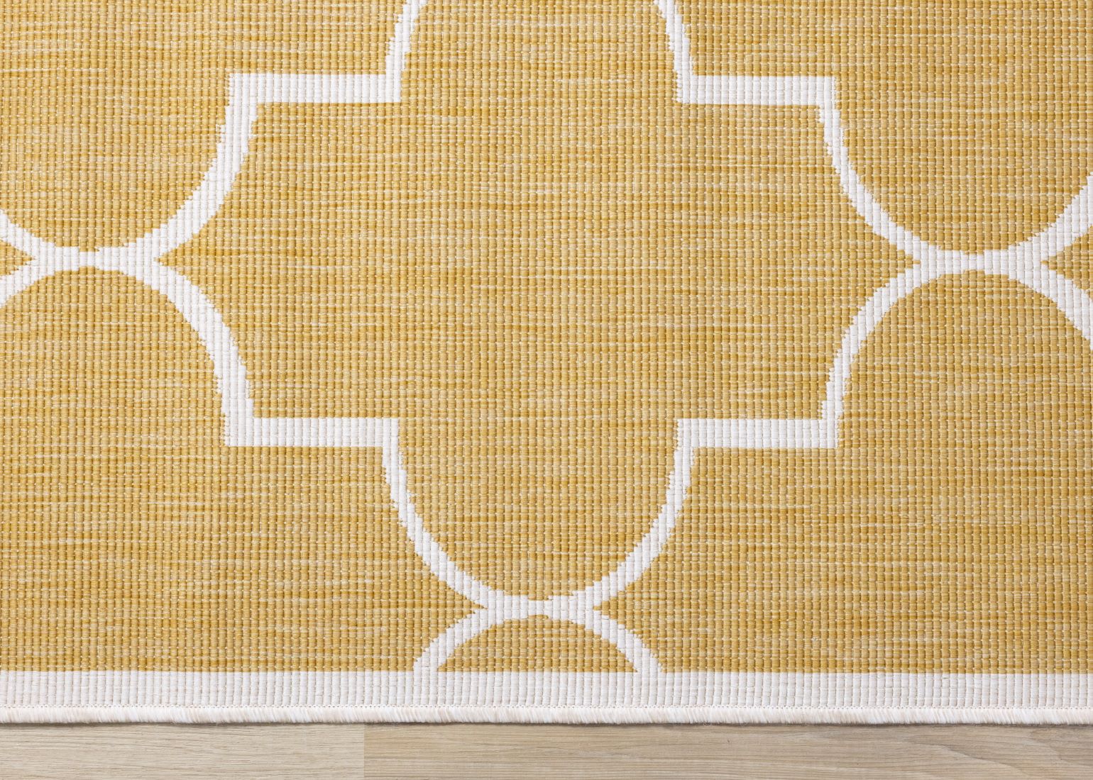 Summer Breeze 6'7" x 9'6" Outdoor Reversible Geometric Rug - Yellow, White - Image 7