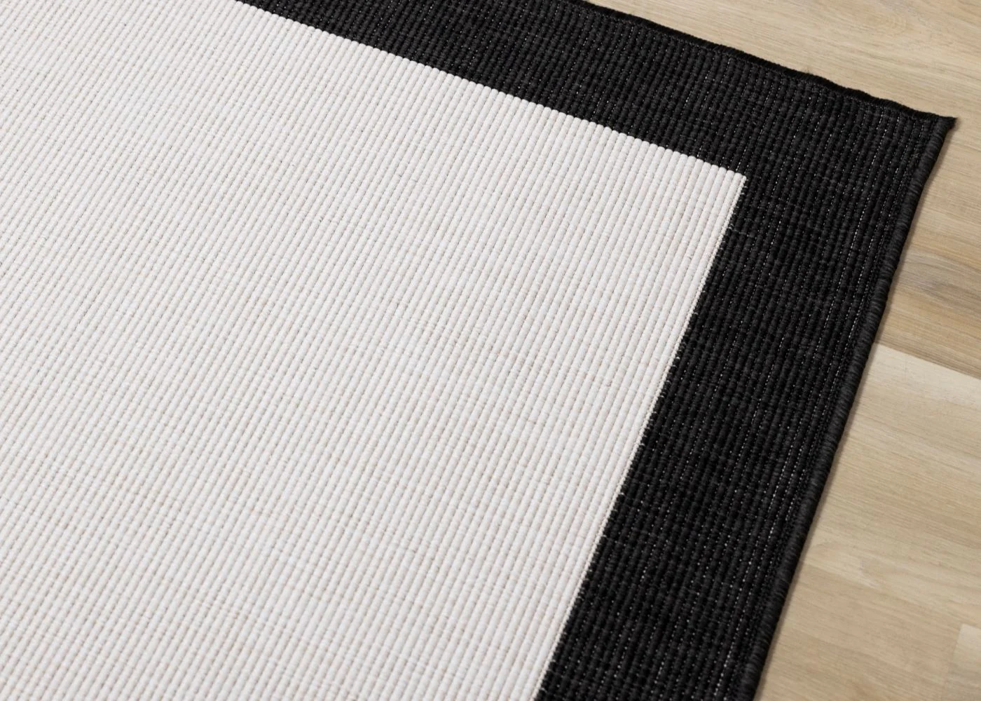 Summer Breeze 6'7" x 9'6" Reversible Outdoor Rug - Cream, Black Border - Image 3
