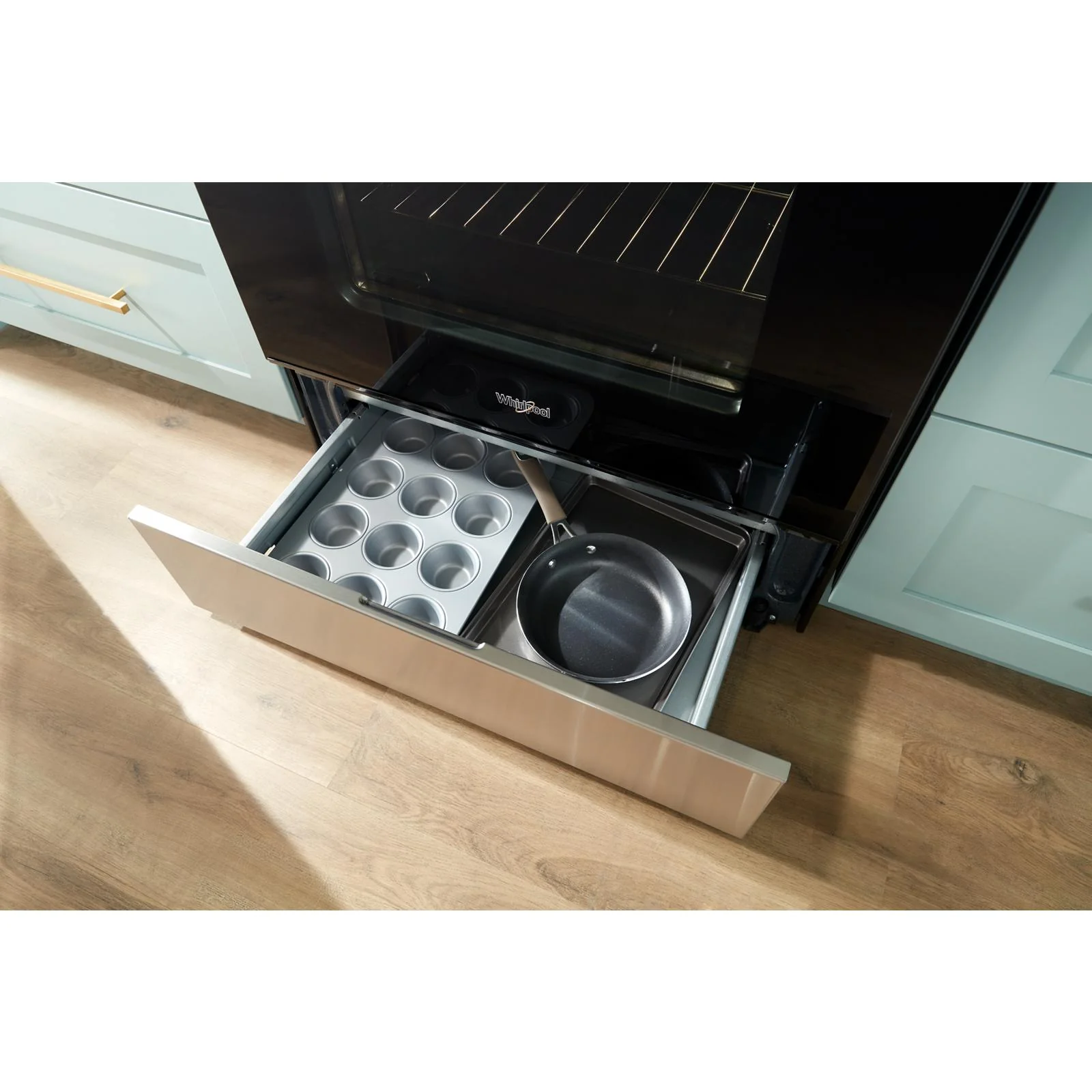 Whirlpool Black Freestanding Gas Single Oven Convection Range (5.0 Cu. Ft.) - WFGS4530SB - Image 4