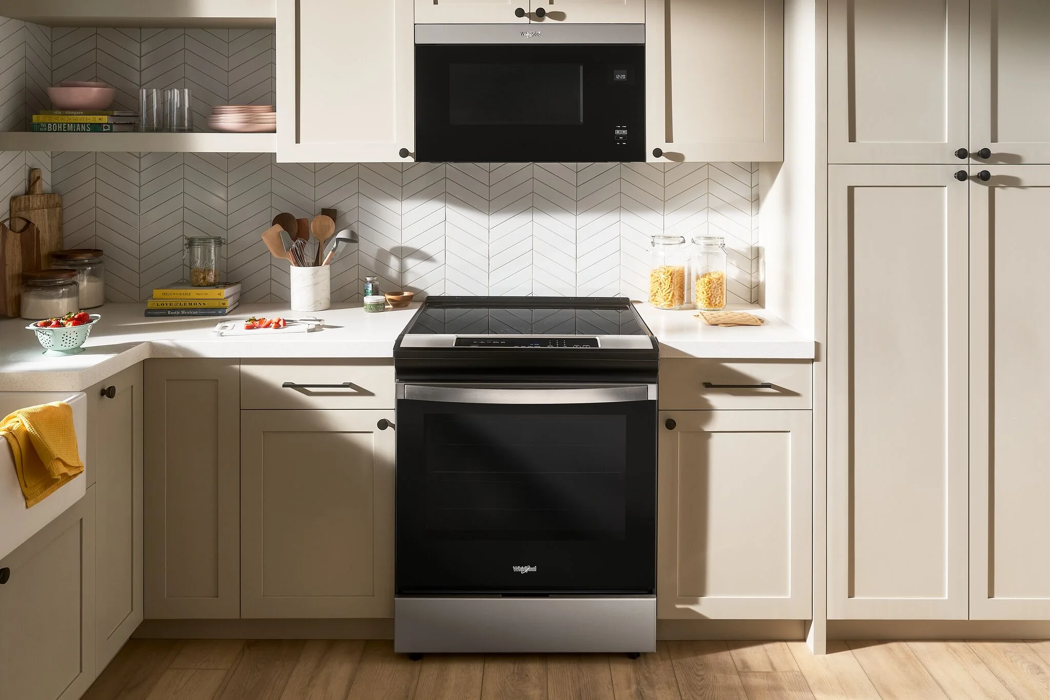 Whirlpool Fingerprint Resistant Stainless Steel 30" Induction Range (6.40 Cu Ft) - WSIS5030RZ - Image 2