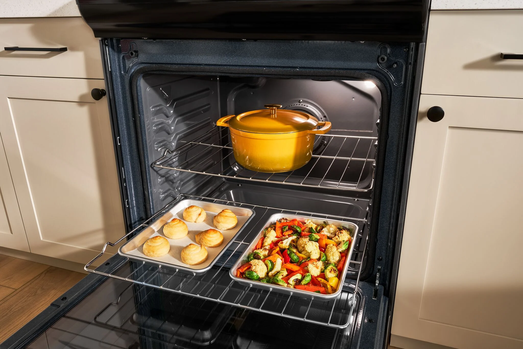 Whirlpool Fingerprint Resistant Stainless Steel 30" Induction Range (6.40 Cu Ft) - WSIS5030RZ - Image 3