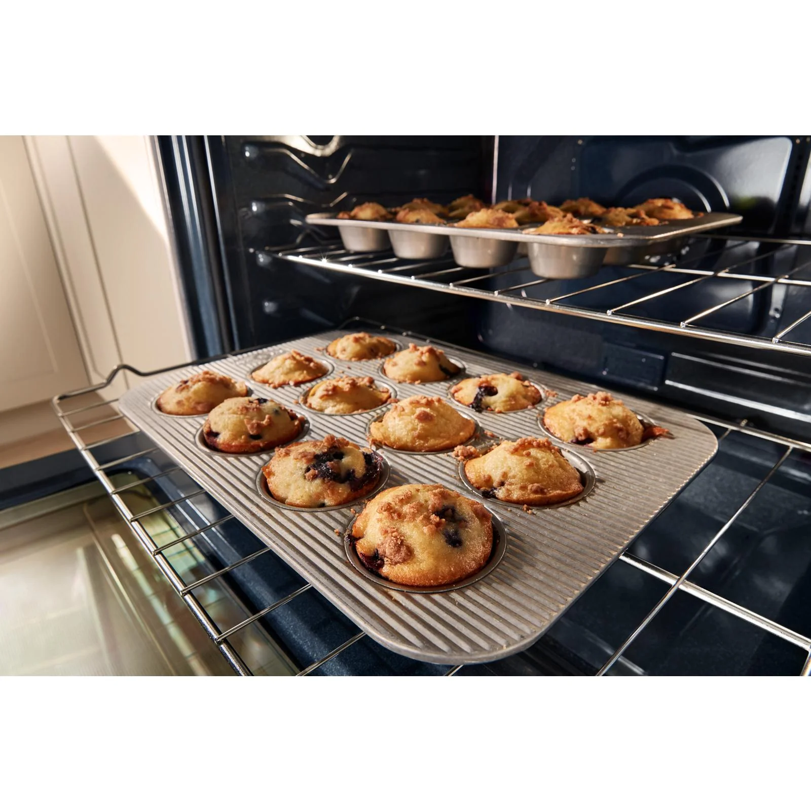 Whirlpool Fingerprint Resistant Stainless Steel Freestanding Electric Convection Range (5.3 cu.ft.) - YWFES7030SZ - Image 23