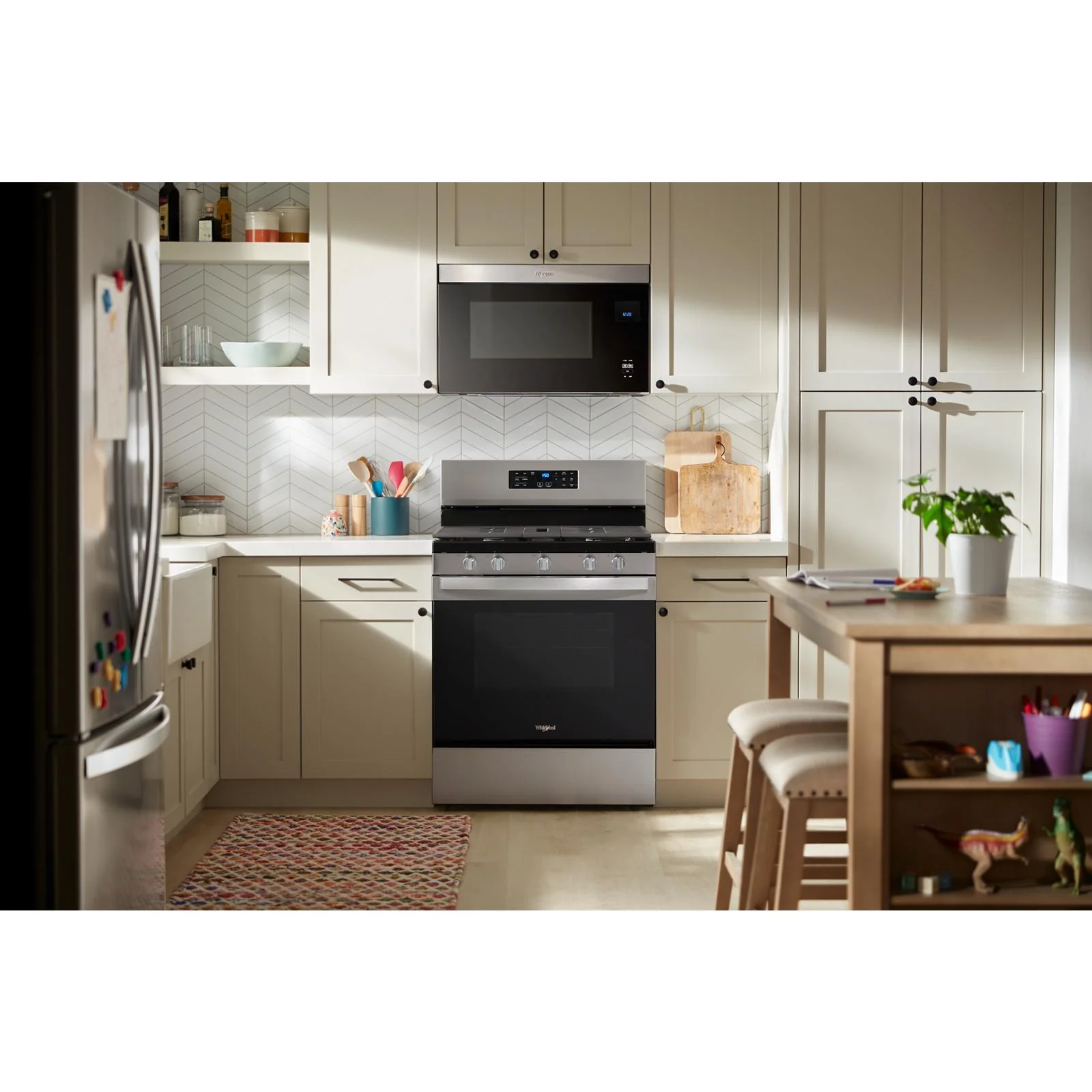 Whirlpool White Freestanding Gas Single Oven Convection Range (5.0 Cu. Ft.) - WFGS4530SW - Image 2